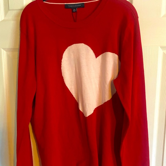 Tommy Hilfiger Sweaters - TOMMY HILFIGER ❤️ sweater! Lightweight, hangs well! I can ship it TODAY!!